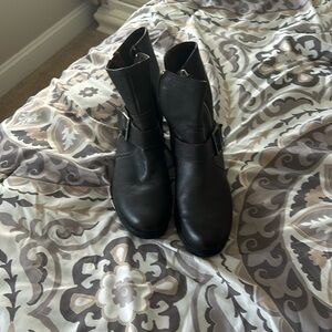 Clark’s brown zip up boots